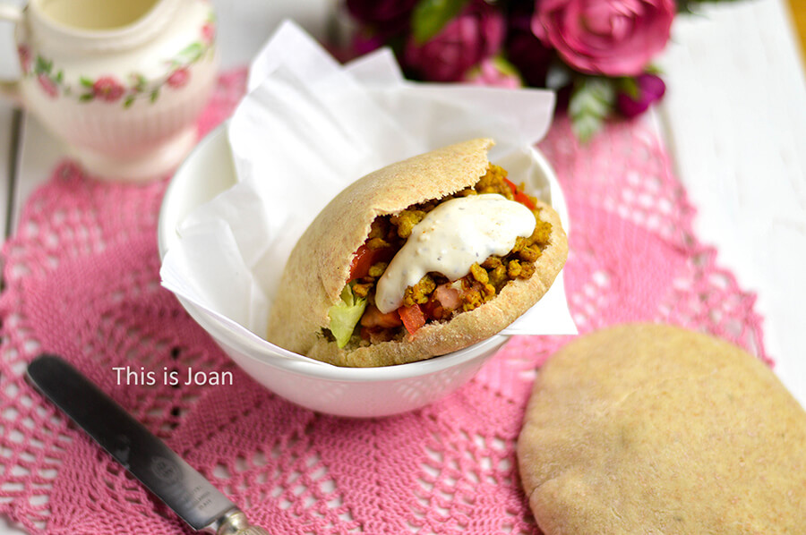 Vegan shoarma met speltpita en soja knoflooksaus