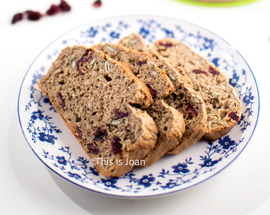 Vegan cranberrycake met zaden